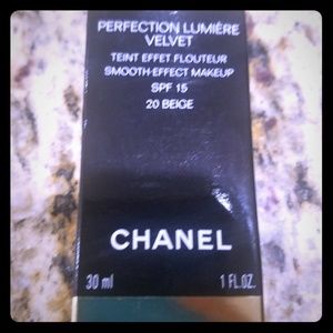 Chanel perfection lumiere velvet 20B